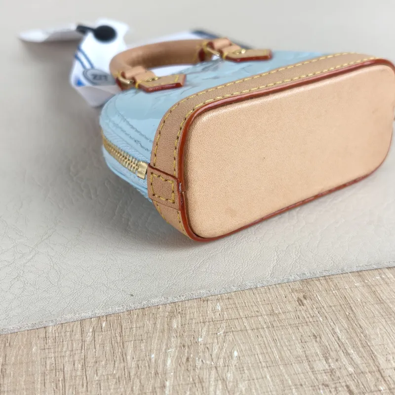 Louis Vuitton Key Ring alma Key Ring Blue Patent Leather One Size 8 × 3.5 × 6 cm — detail view 5 of 6