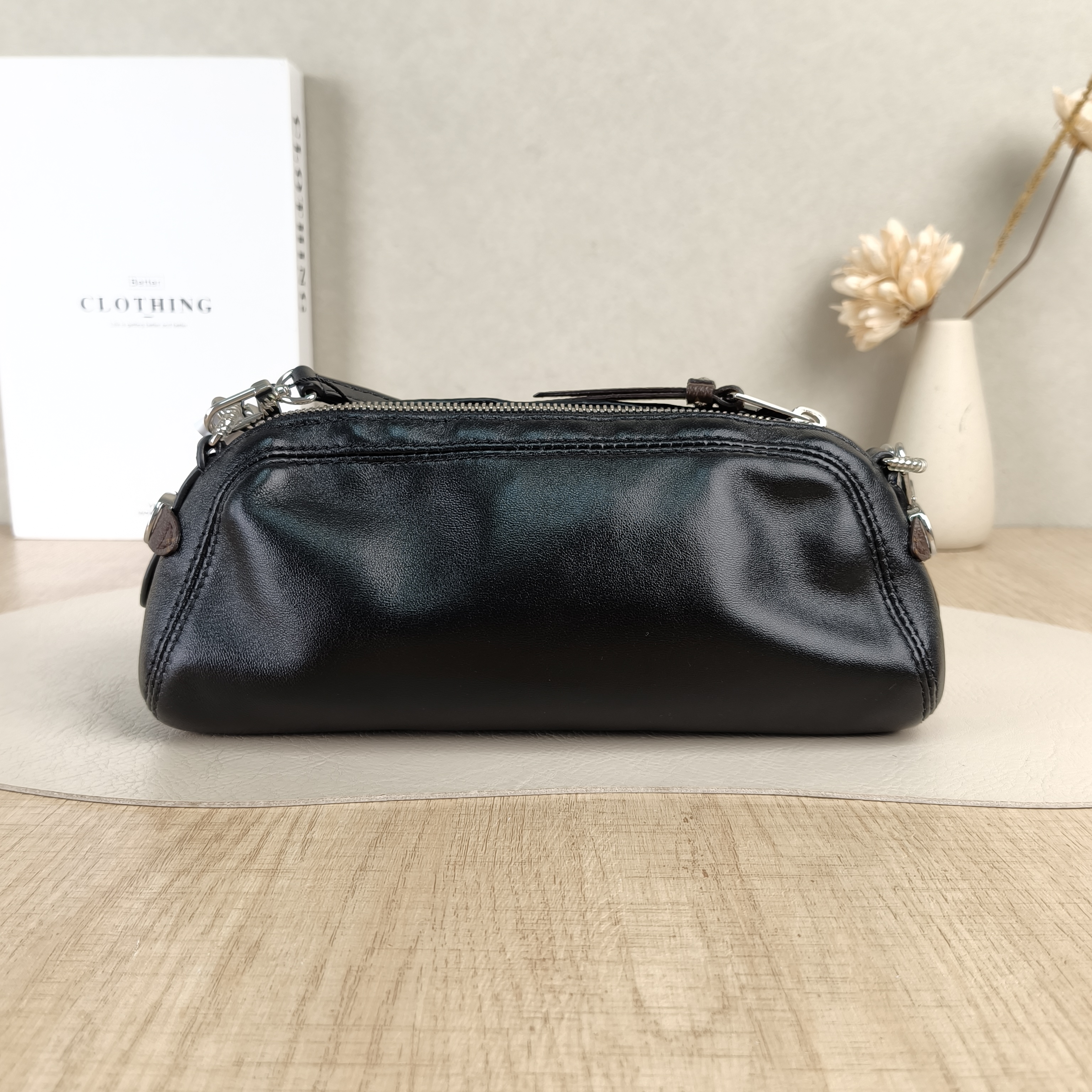 Louis Vuitton Shoulder Bag Pochette Vibe Black SL ambskin 25 × 7.5 × 10 cm — cover view 3 of 5