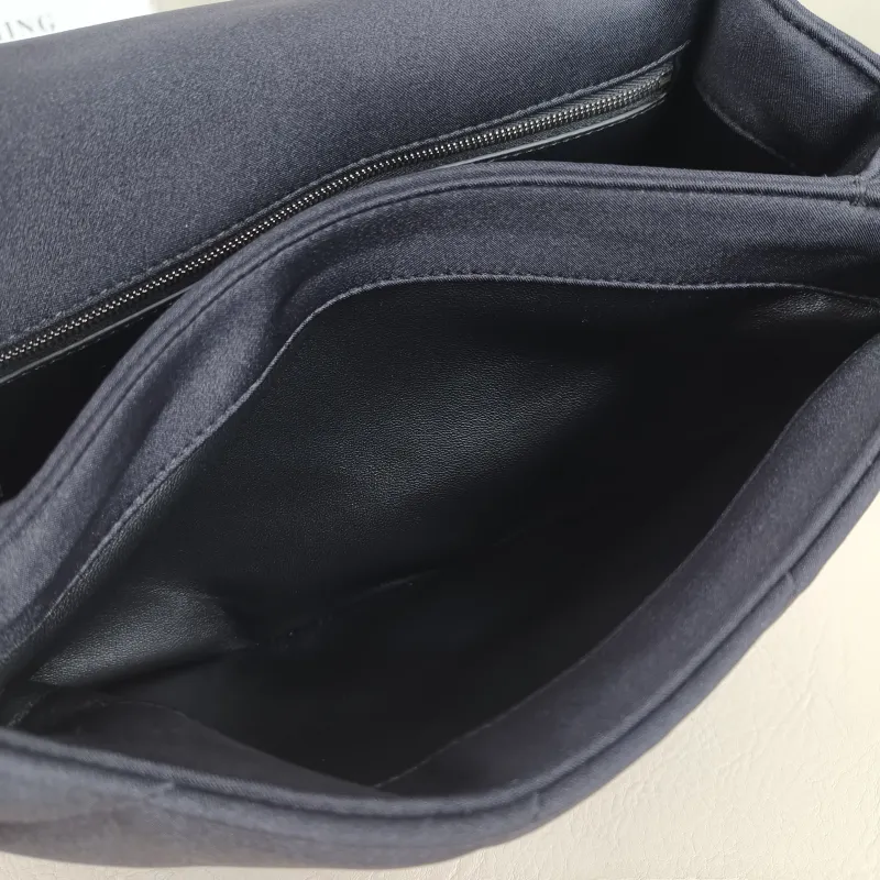 BALENCIAGA Shoulder Bag CRUSH Chain Bag Black Medium 30 × 13 × 20 cm — detail view 3 of 11
