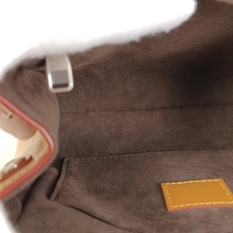 Louis Vuitton Crossbody Bag CLUNY Caramel Epi Embossed Calfskinmini20 × 7.5 × 16 cm — detail view 5 of 15