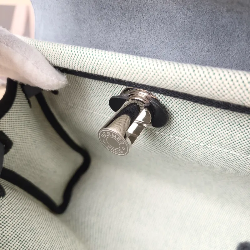 Hermès Crossbody Bag Herbag Zip 20 Beige · Green · Black Calfskin，Canvas Mini 20.5 × 7 × 16.5 cm G — detail view 12 of 12