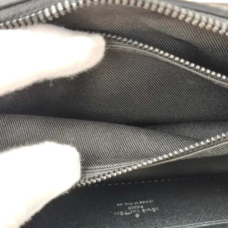 Louis Vuitton TRUNK WALLETHET Box Monogrampvc · Microchip Edition · Shoulder Strap Dust Bag · 22.5 × 5 × 14 cm — on-model view 1 of 10