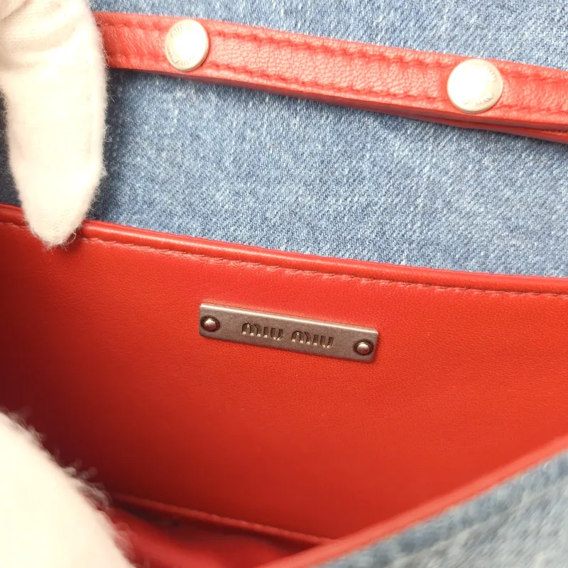 Miumiu Crossbody Bag Red Embroidered Crossbody Bag One Size 18 × 6 × 12 cm — detail view 1 of 10