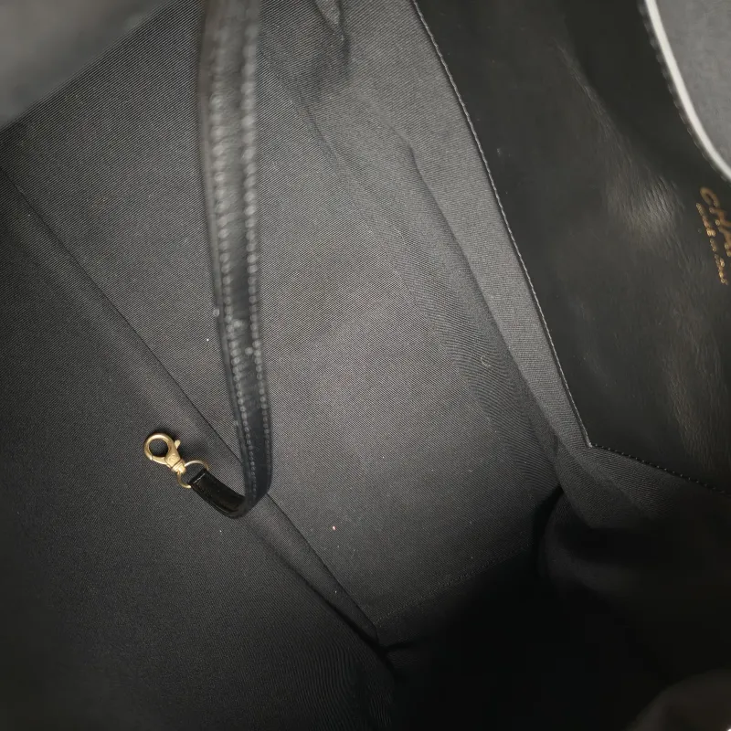 Chanel Shoulder Bag25C Hobo Shoulder Bag Black Lambskinmaxi Large39 × 14 × 35 cm — detail view 9 of 11