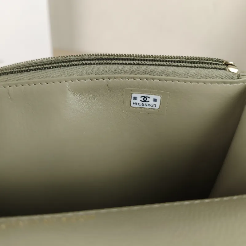 Chanel Backpack26c · 25c Backpack Green Grained Calfskin One Size18.2 × 5 × 14 cm — detail view 2 of 11