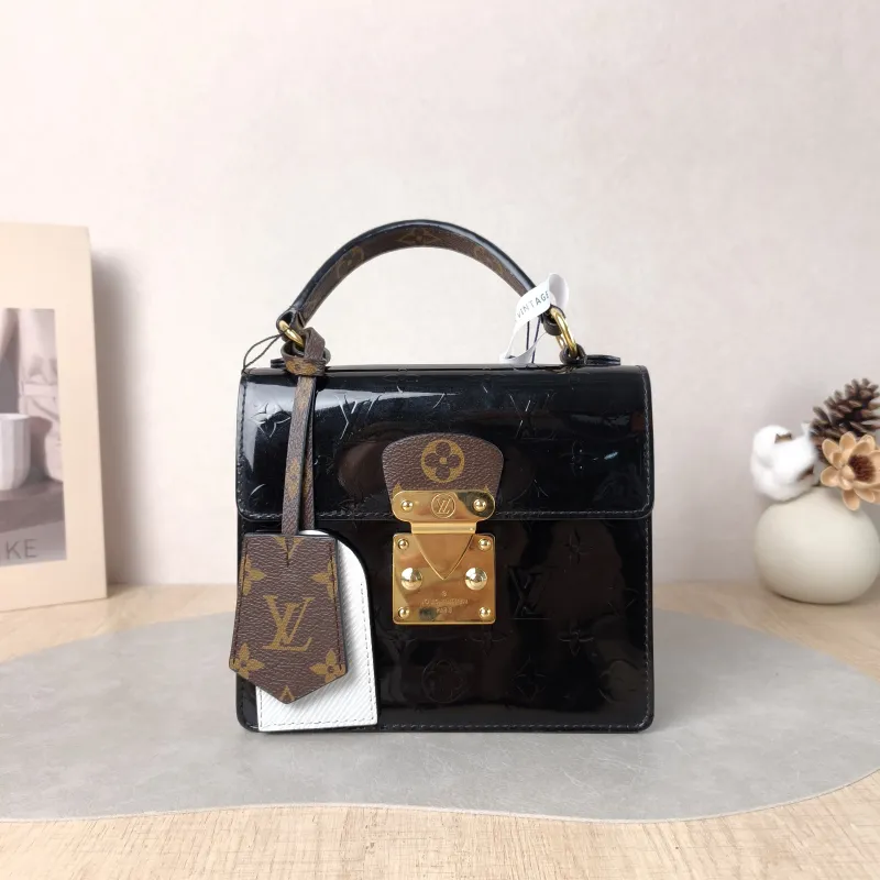 Louis Vuitton Crossbody Bag Spring Street Black Patent Leather · PVC 17 × 8.5 × 16 cm