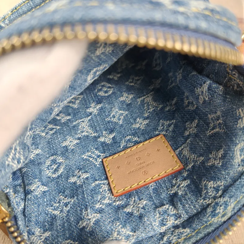 Louis Vuitton Crossbody Bag Fairfax Pochette Camera Bag Blue One Size 14 × 3 × 18 cm — detail view 9 of 10