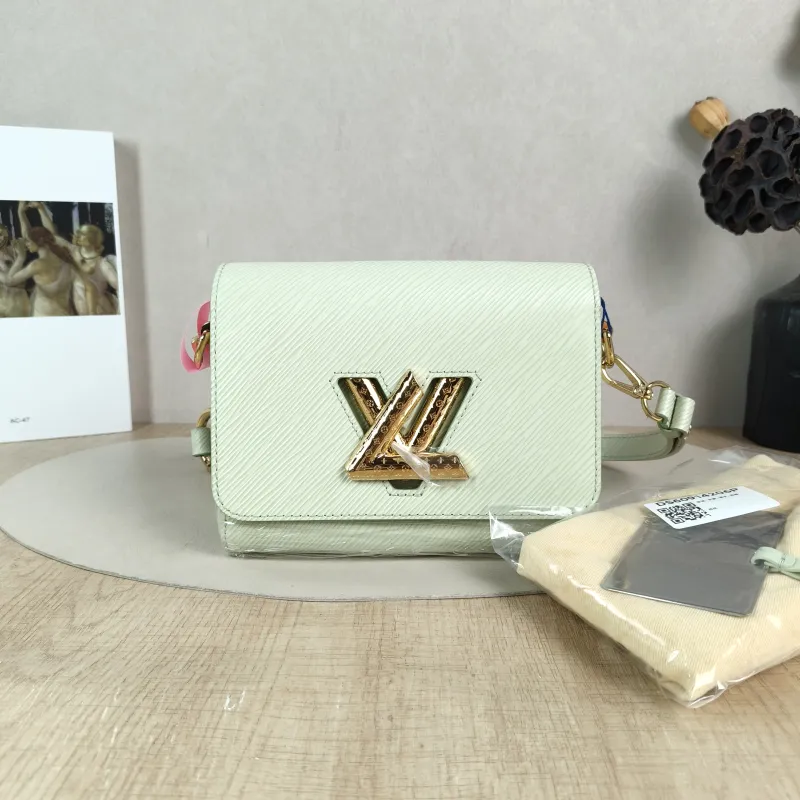 Louis Vuitton Crossbody Bag Twist Green Calfskin Small 19 × 9 × 15 cm — cover view 4 of 6