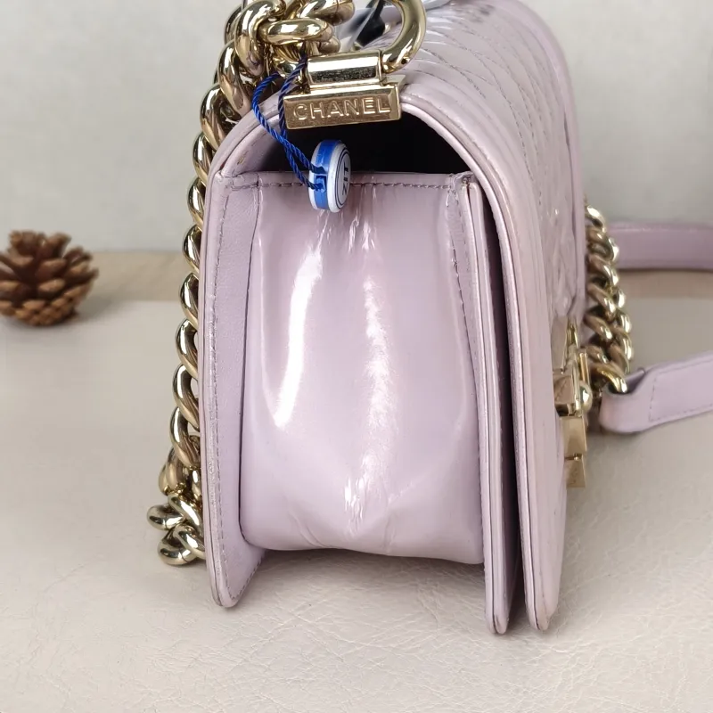 Chanel Crossbody Bag Le Boy​ Patent Leather Small20.5 × 8.5 × 12 cm — detail view 14 of 15
