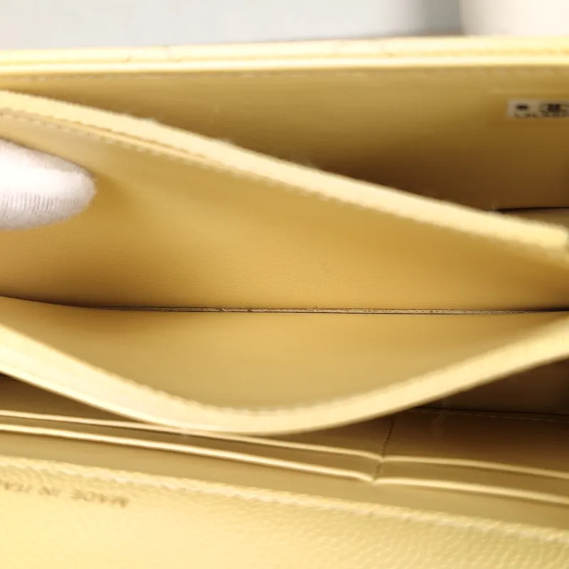 Chanel Crossbody Bag Yellow Grained Calfskin One Size 19 × 7 × 11.5 cm — detail view 4 of 12