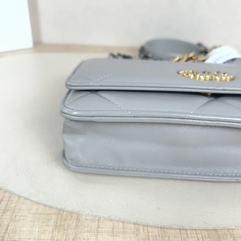 Chanel Crossbody Bag 19Bag WOC Grey SL ambskin Mini 19.2 × 3.5 × 12.3 cm — detail view 4 of 12