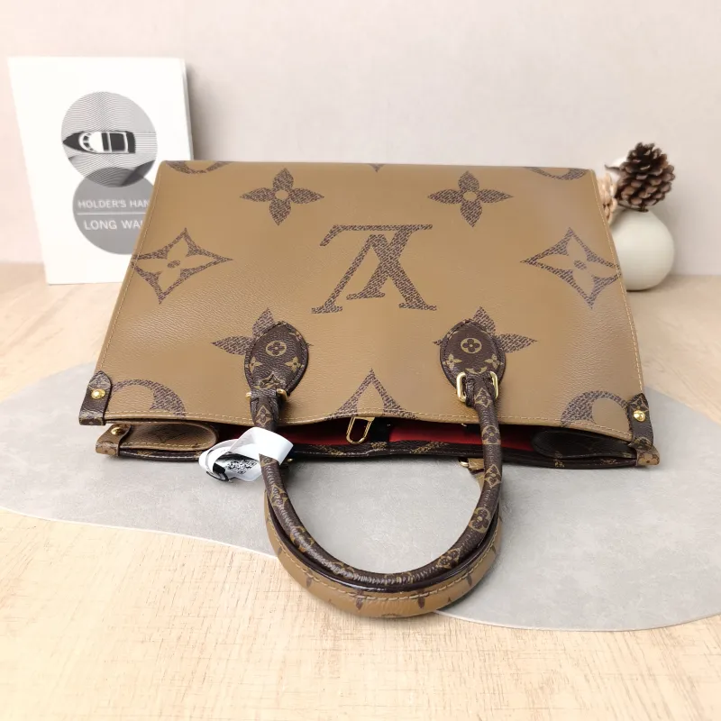 Louis Vuitton Shoulder Bag Onthego Medium Monogram PVC Medium 35 × 14 × 27 cm — detail view 9 of 11