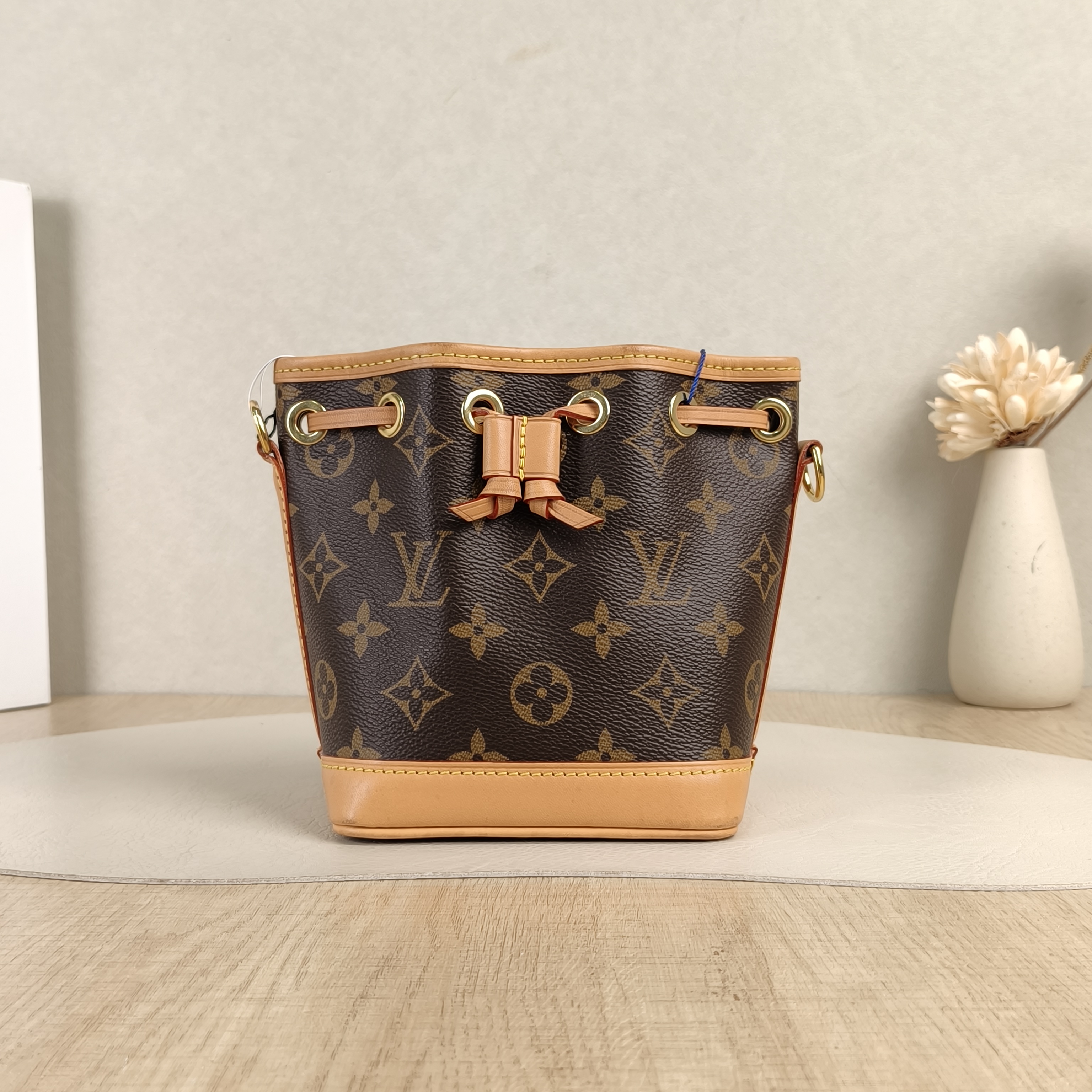 Louis Vuitton Crossbody Bag NANO NÉONOÉ Bucket Bag Nano Monogram PV Cnano13 × 10 × 16 cm