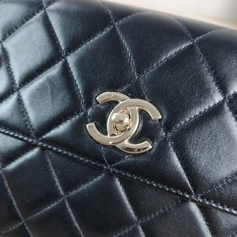 Chanel Shoulder Bagtrendy cc Shoulder Bag Black Lambskin Medium26 × 6 × 17 cm — detail view 7 of 13