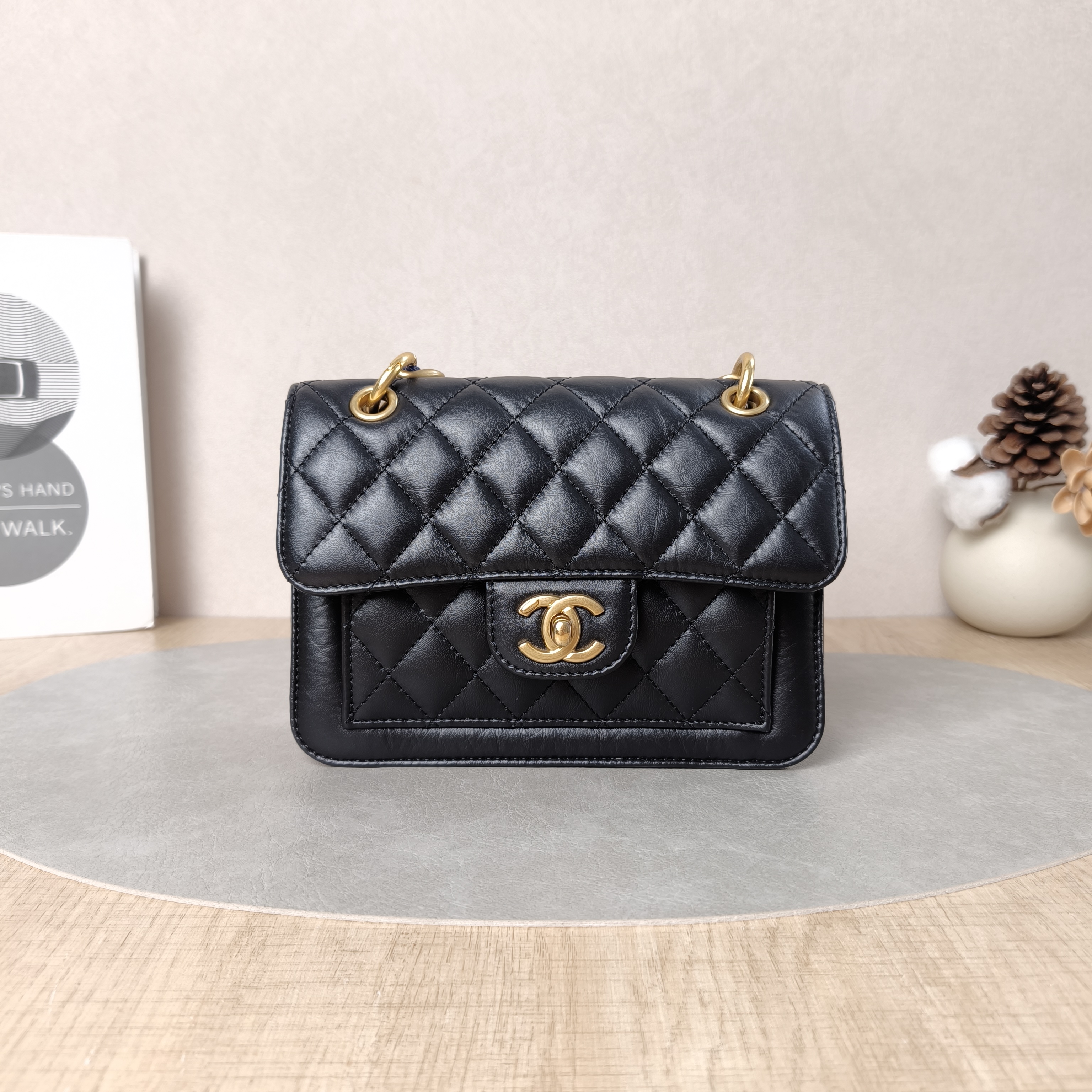 Chanel Crossbody Bag23s Messenger Bag Black Calfskinmini19.5 × 6 × 13 cm