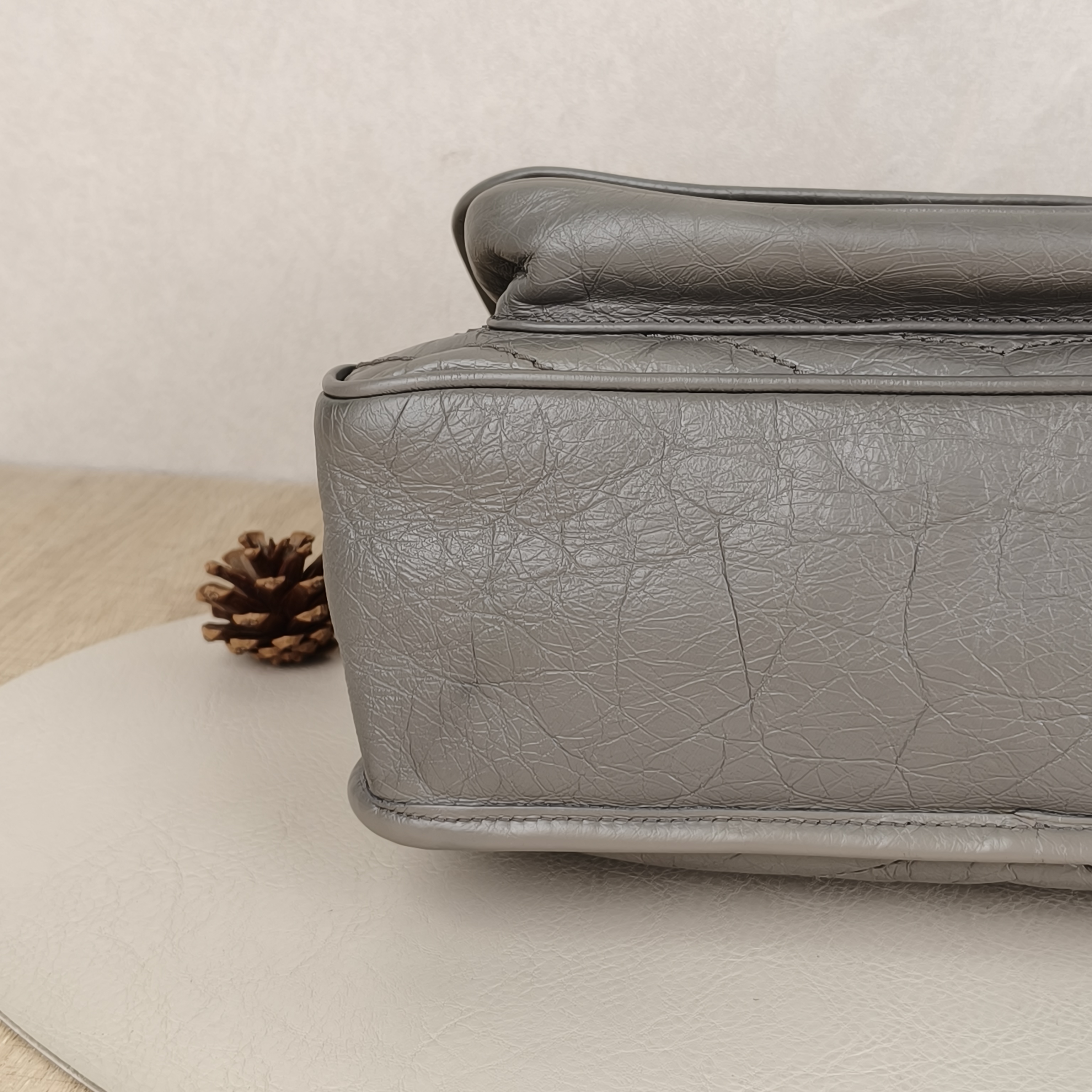 SAINT LAURENT niki Medium Grey Calfskin · 28 × 8.5 × 20 cm — cover view 4 of 8