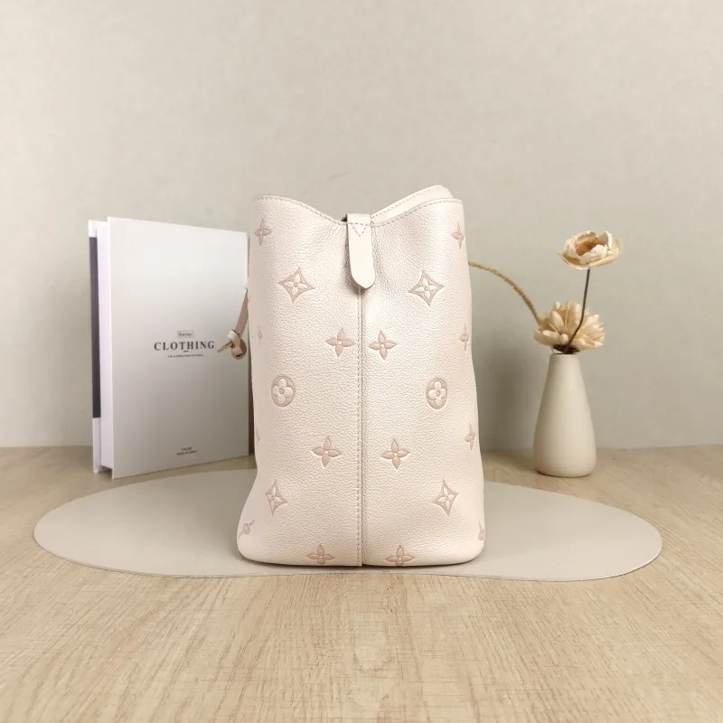Louis Vuitton Shoulder Bag NÉONOÉ Bucket Bag White Empreinte Embossed Calfskin Medium26 × 17.5 × 26 cm — detail view 7 of 11