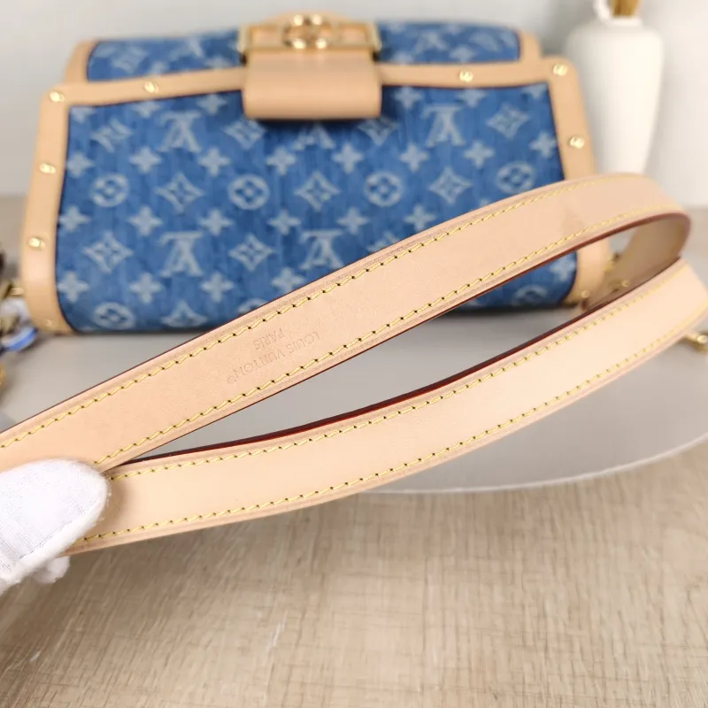 Louis Vuitton Shoulder Bag Dauphine Soft Shoulder Bag Blue Large28 × 11 × 20 cm — detail view 9 of 13