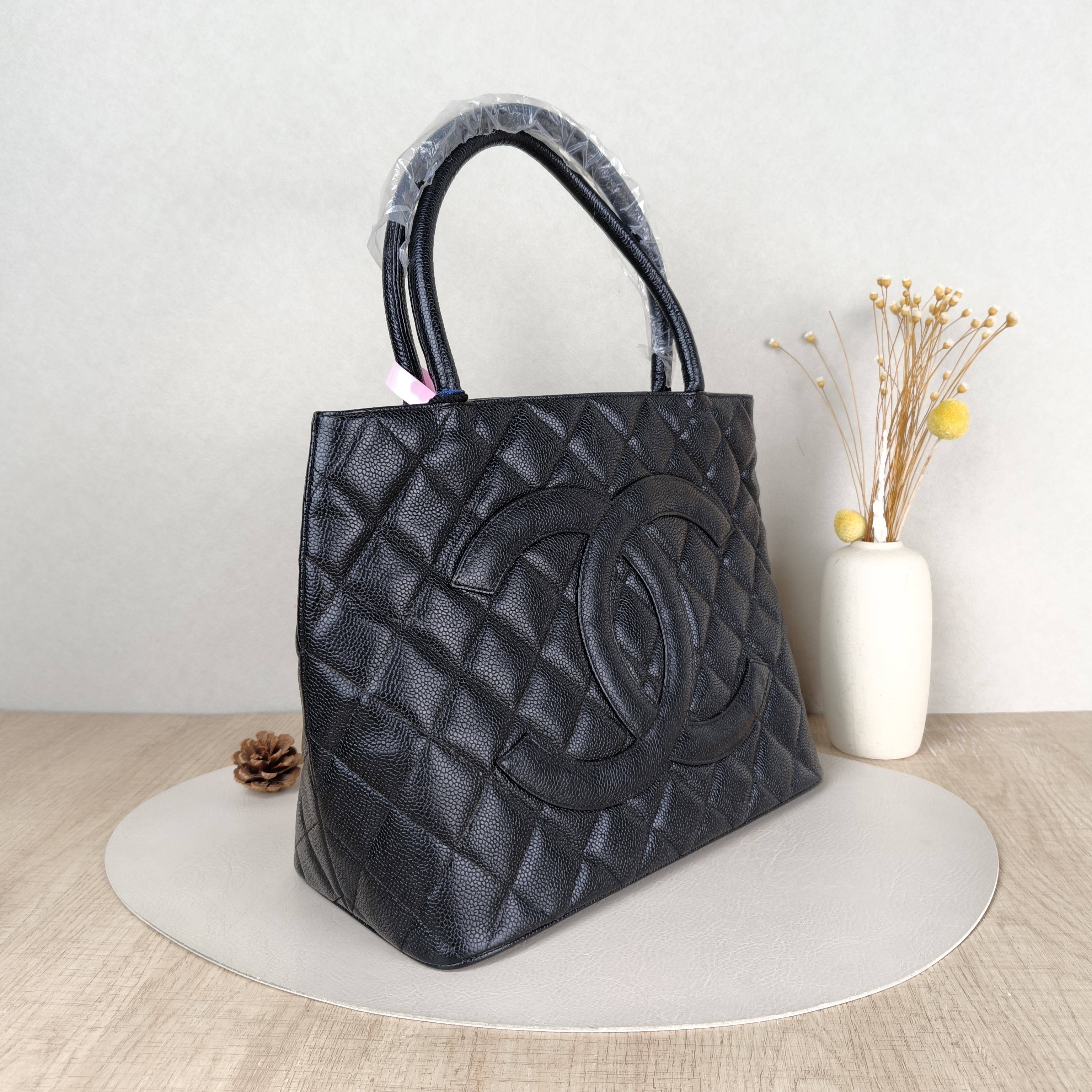 Chanel Top Handle Bag Medallion Black Grained Calfskin Large30 × 15 × 24 cm Conditioned — cover view 4 of 5