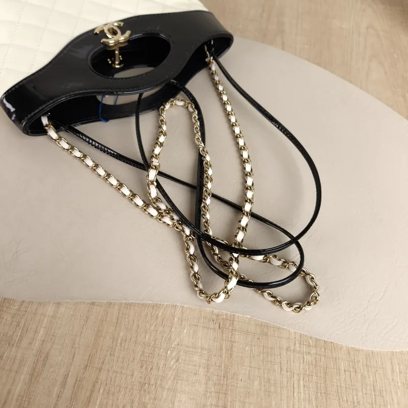 Chanel Crossbody Bag 31Bag Patent Leather Mini 23 × 5.5 × 22 cm — detail view 6 of 12