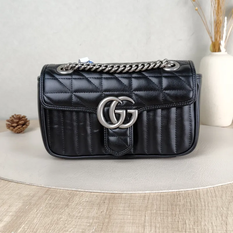 GUCCI Crossbody Bag GG Marmont Small Marmont 22 Black Calfskin Small 22 × 6 × 13 cm