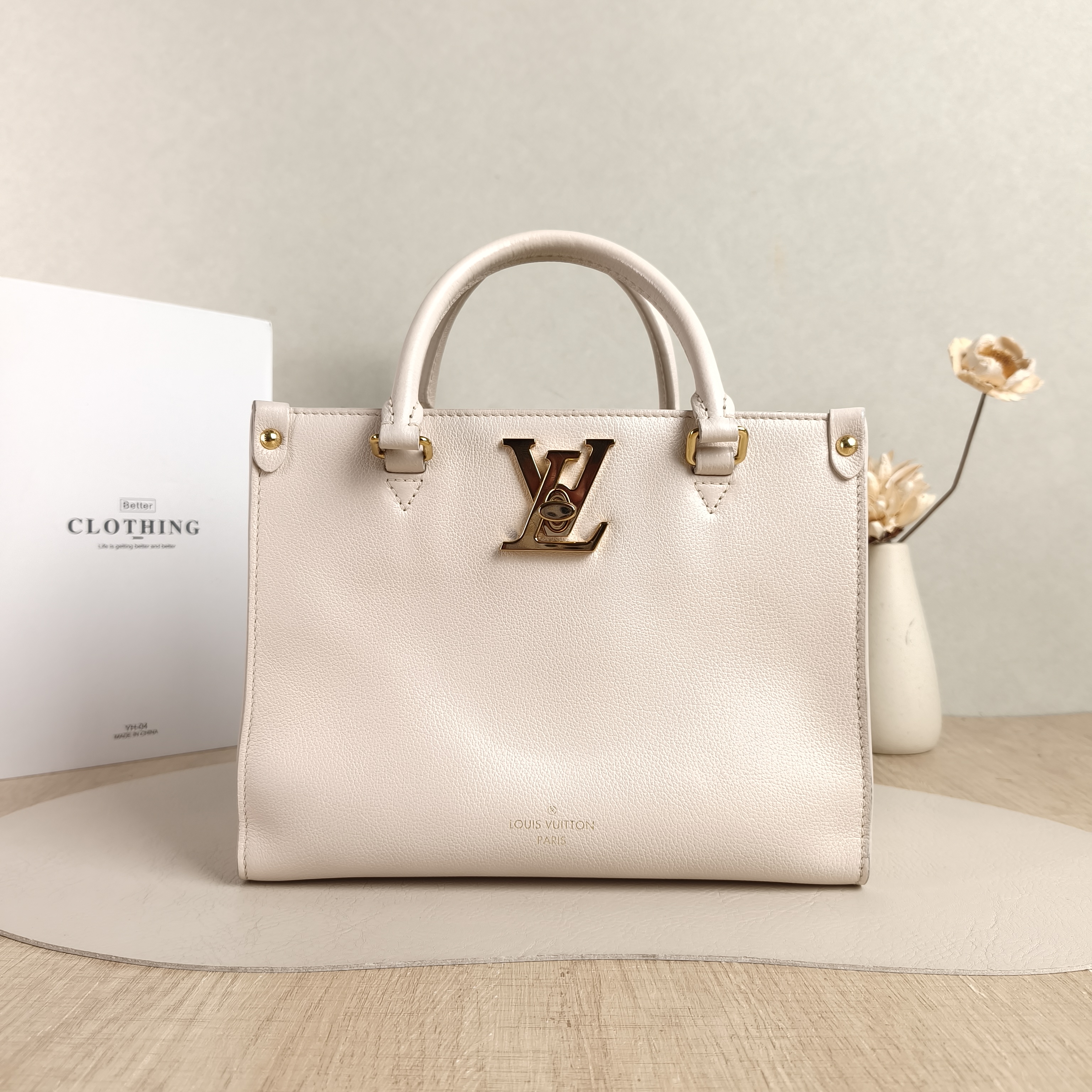 Louis Vuitton Top Handle Bag Lock&Go Lockme White Calfskin One Size24.5 × 10.5 × 19 cm