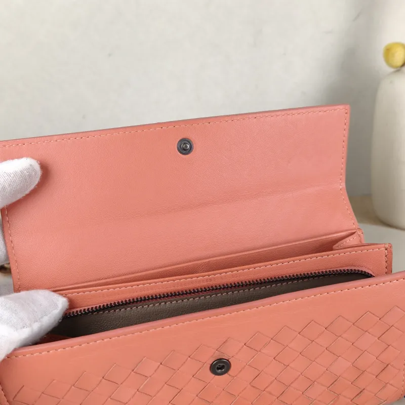 Bottega Veneta Wallet Edition Wallet Lambskin One Size19 × 3 × 9.5 cm — detail view 5 of 10
