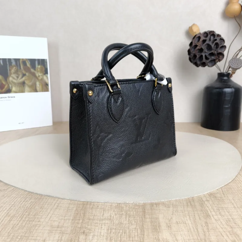 Louis Vuitton Crossbody Bag Onthego BB Black Empreinte Embossed Calfskin Monogram BB18 × 8.5 × 15 cm — cover view 3 of 5