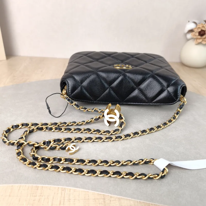 Chanel Crossbody Bag hobo Black Lambskin One Size 20 × 5 × 16.5 cm — detail view 1 of 11