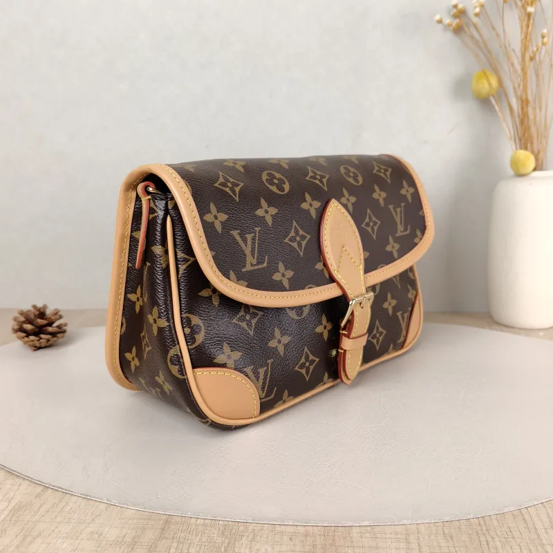 Louis Vuitton Crossbody Bag Diane Baguette Bag Shoulder Strap PVC Small 24 × 9 × 15 cm — cover view 3 of 5