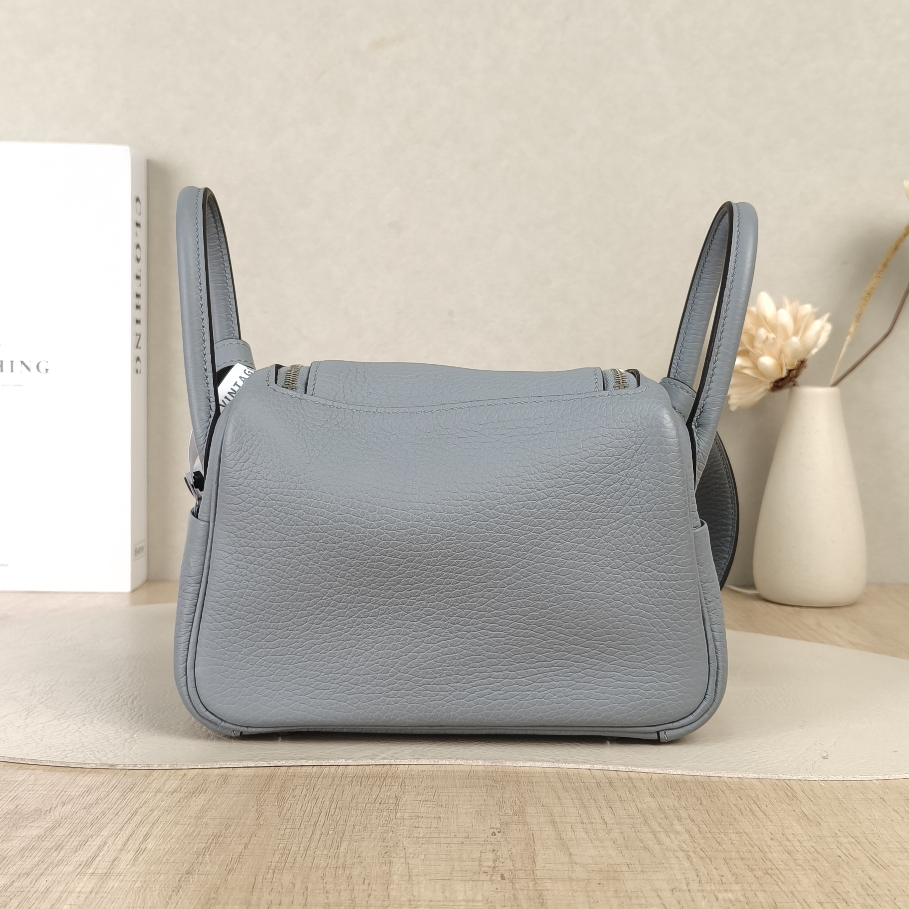 Hermès Crossbody Bag Lindy Mini 19 TC Calfskinmini19 × 9.5 × 13 cm — cover view 3 of 5