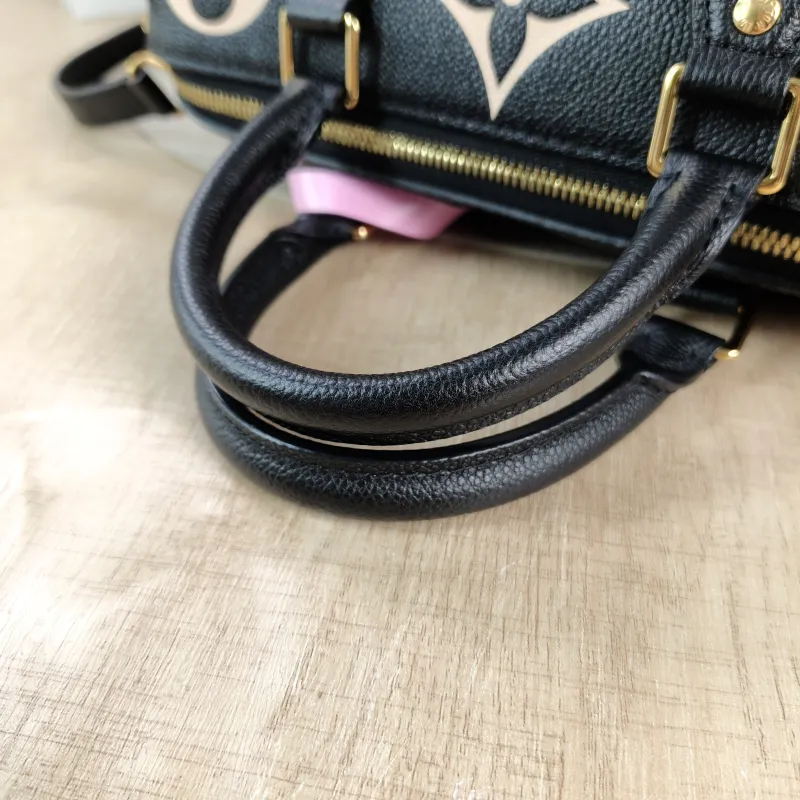 Louis Vuitton Crossbody Bag Speedy25 Black · White Monogram Empreinte Embossed Calfskin Medium 25 × 15 × 19 cm — detail view 8 of 10