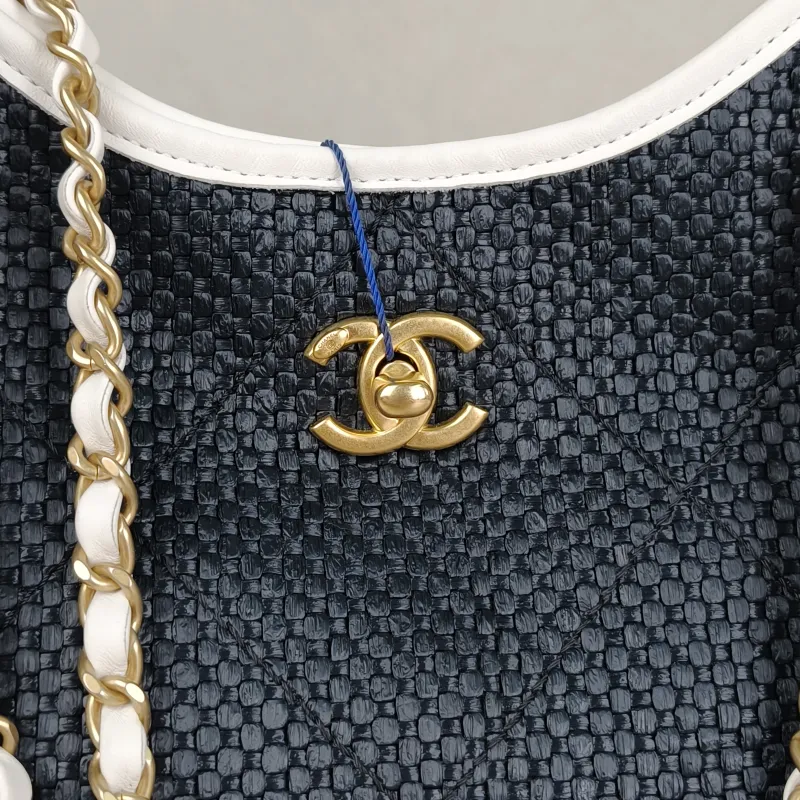Chanel Shoulder Bag White Woven One Size19 × 7 × 20 cm — detail view 3 of 8
