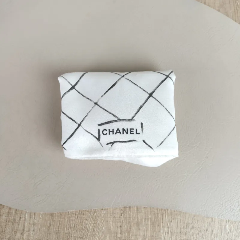 Chanel Crossbody Bag V Classic Flap CF Black Grained Calfskin Medium 25.5 × 6.5 × 15.5 cm 22 — detail view 2 of 14
