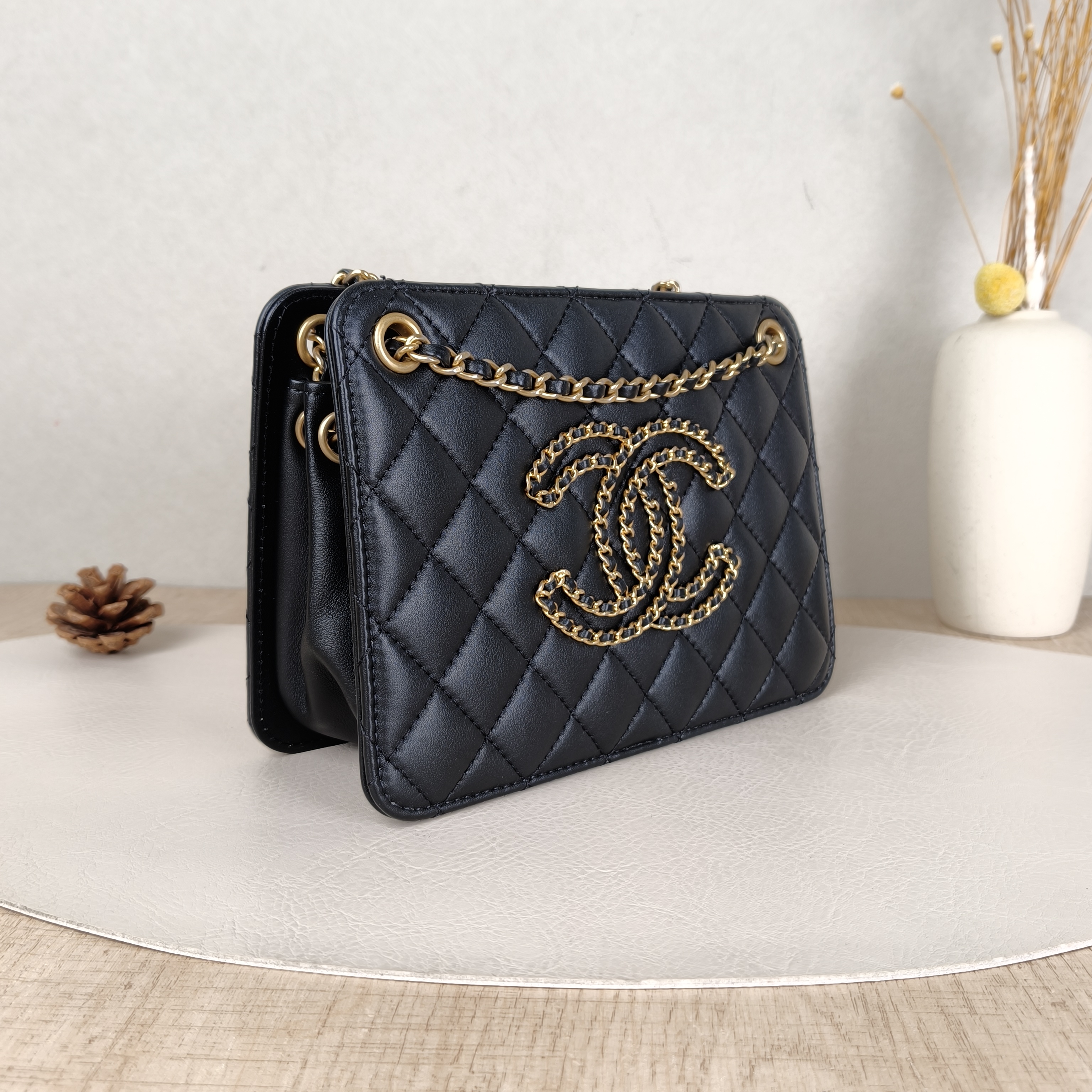 Chanel Crossbody Bag Shoulder Crossbody Bag Black Calfskin One Size20 × 8 × 15 cm — cover view 4 of 5