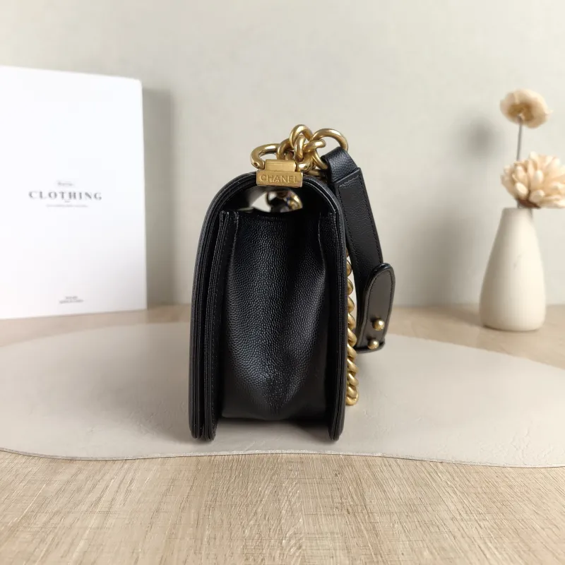Chanel Crossbody Bag Le Boy​ Black Grained Calfskin Medium 25 × 9 × 15 cm 26 — detail view 3 of 12