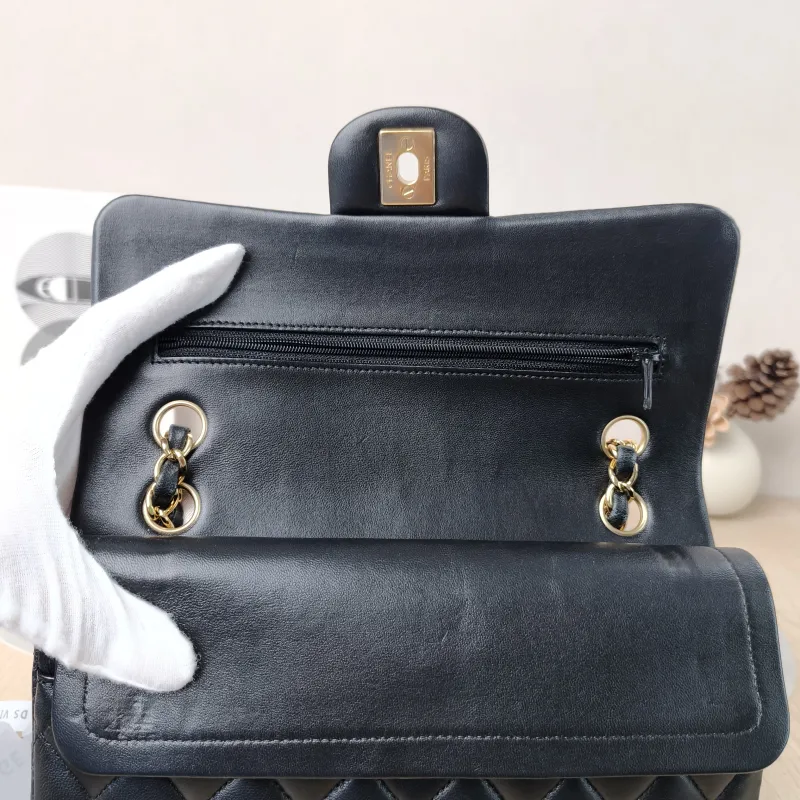 Chanel Crossbody Bag Classic Flap CF Black Lambskin Small23 × 6 × 14.5 cm — detail view 3 of 11