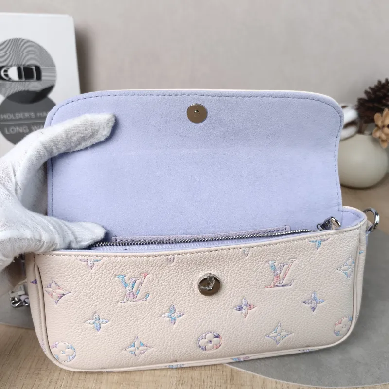 Louis Vuitton Crossbody Bag IVY Calfskin Small 23.5 × 4.3 × 12 cm — detail view 4 of 11