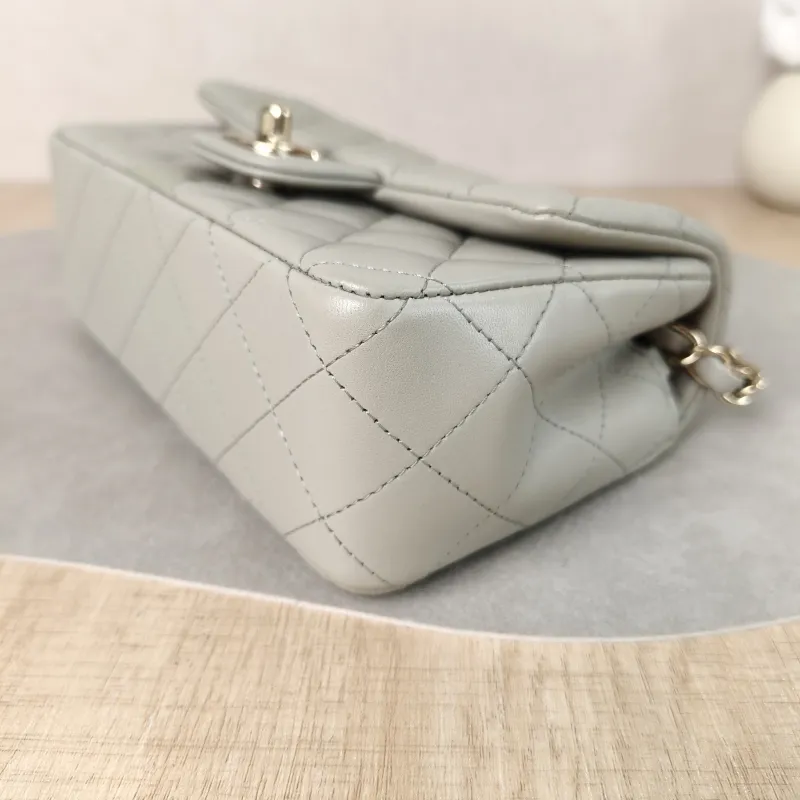 Chanel Crossbody Bag Classic Flap Large Mini CF Mini Green Lambskin mini 20 × 6 × 12 cm — detail view 1 of 13
