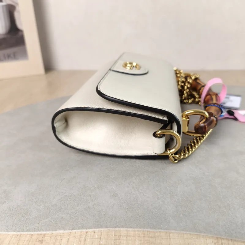 GUCCI Crossbody Bag Diana Crossbody Bag White Calfskin Mini 18.5 × 4 × 11 cm — detail view 7 of 15