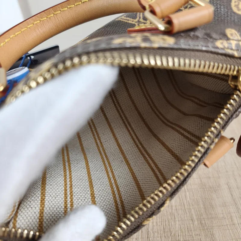 Louis Vuitton Crossbody Bag Speedy Nano PVC nano 16 × 7.5 × 10 cm — detail view 10 of 12