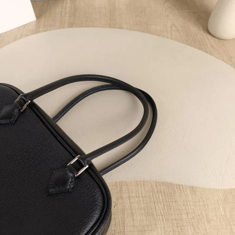 Hermès Top Handle Bag Plume 21 Black Lambskinmini21 × 8 × 15 cm — detail view 10 of 11