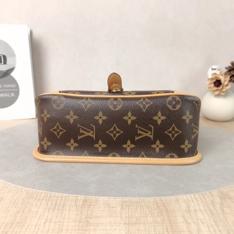 Louis Vuitton Crossbody Bag Diane Baguette Bag Shoulder Strap PVC Small24 × 9 × 15 cm — cover view 2 of 6