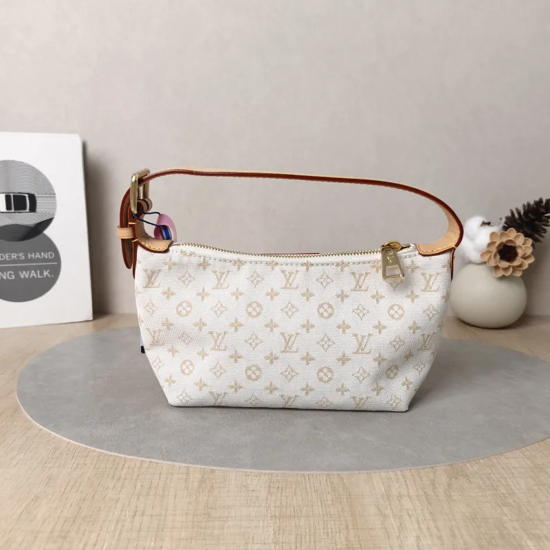Louis Vuitton Shoulder Bag Pochette Hills White Canvas One Size18.5 × 6.5 × 11 cm — cover view 4 of 5