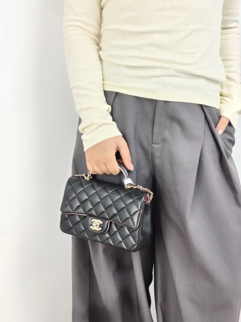 Chanel Crossbody Bag mini Black · Pink Lambskin mini 20 × 6 × 12 cm — on-model view 3 of 3