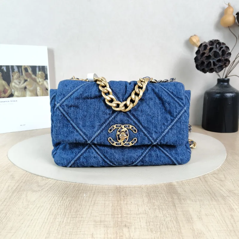 Chanel Crossbody Bag19Bag Blue Small26 × 9 × 16 cm