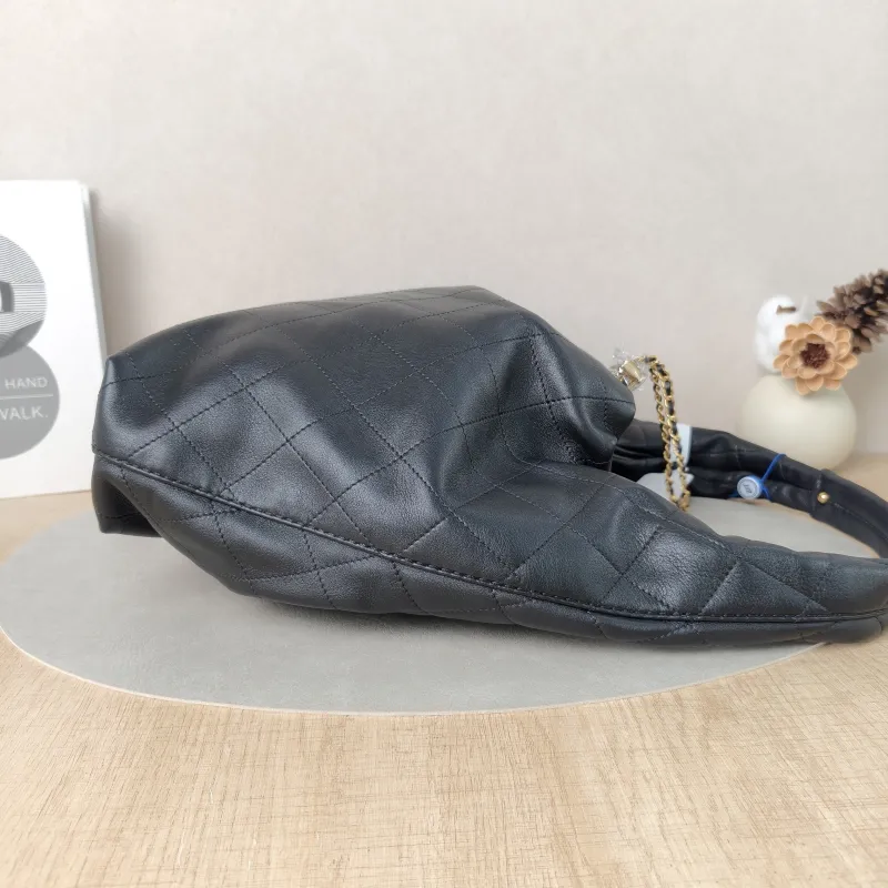 Chanel Crossbody Bag 26c hobo Black Calfskin 27.5 × 8 × 25 cm Microchip Edition — detail view 6 of 11