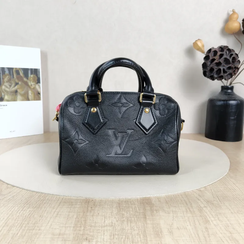 Louis Vuitton Crossbody Bag Speedy20Black Calfskin Small20.5 × 12 × 13.5 cm