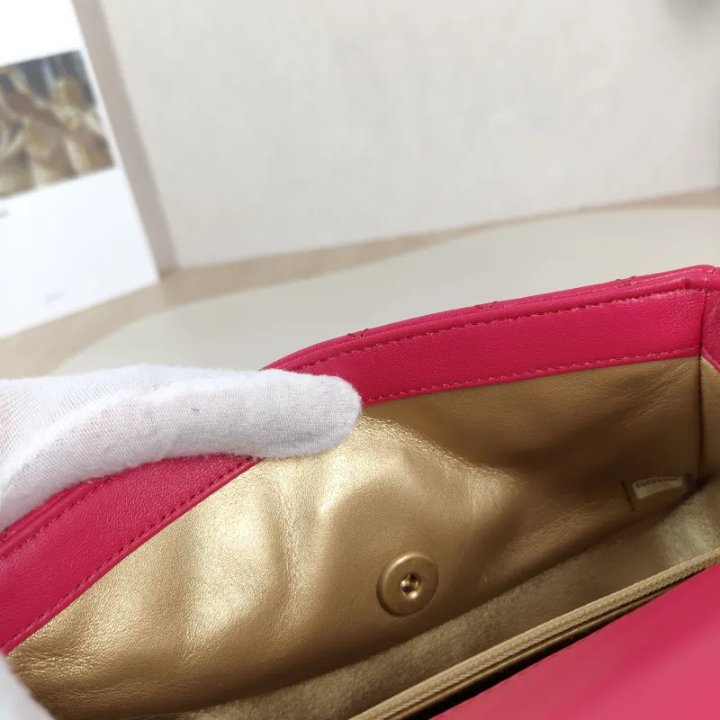 Chanel Crossbody Bag mini Red Lambskin One Size 20 × 6 × 12 cm 30 — detail view 11 of 11