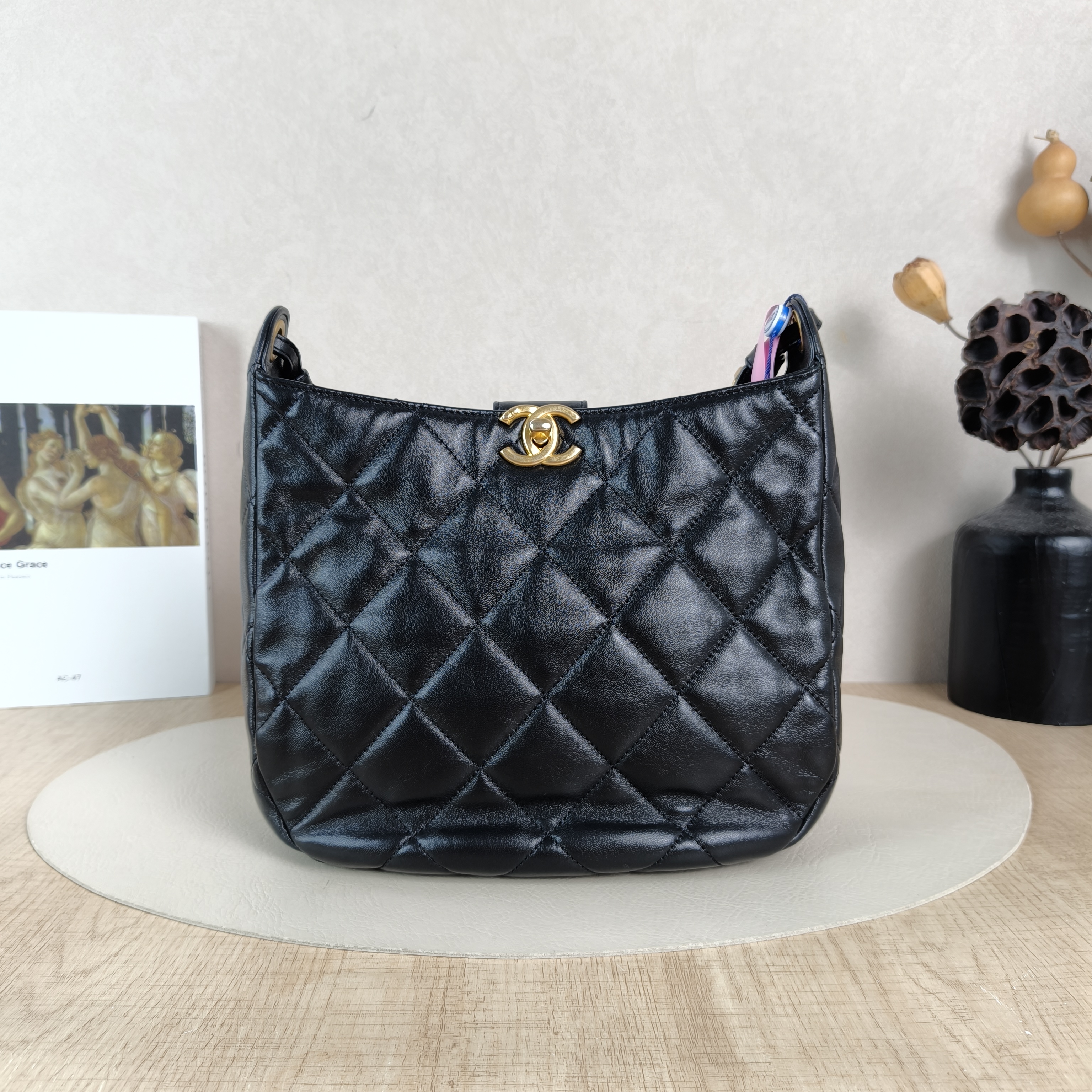 Chanel Shoulder Bag hobo Black Calfskin One Size24 × 7 × 21 cm